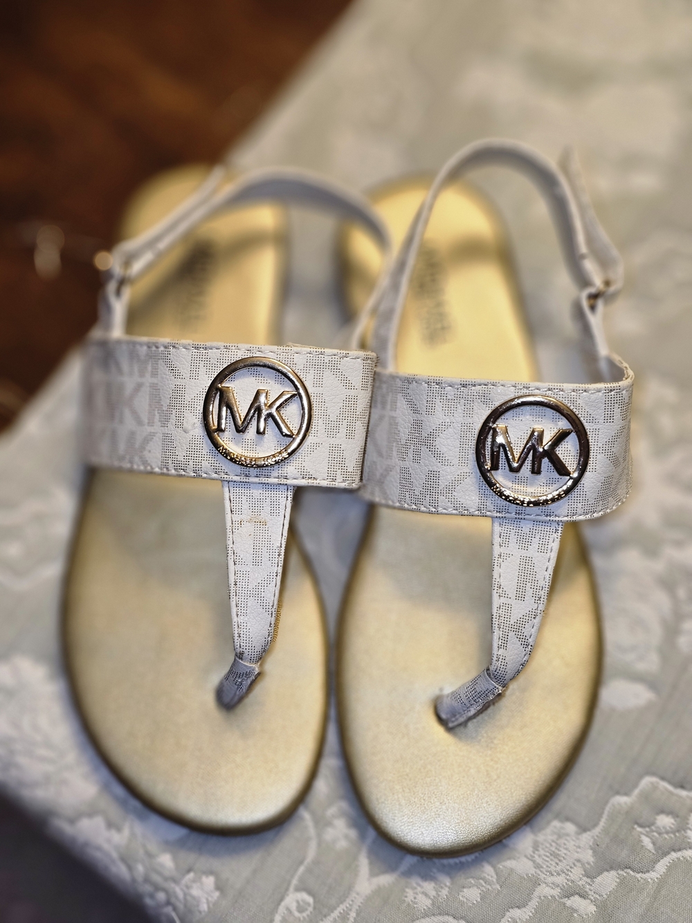 Michael Kors Marlie White Gold Thong Sandals Gold Tone Logo MK Girls Size 13
